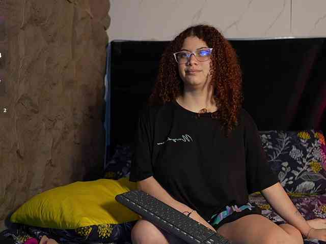 HoneyHips webcam