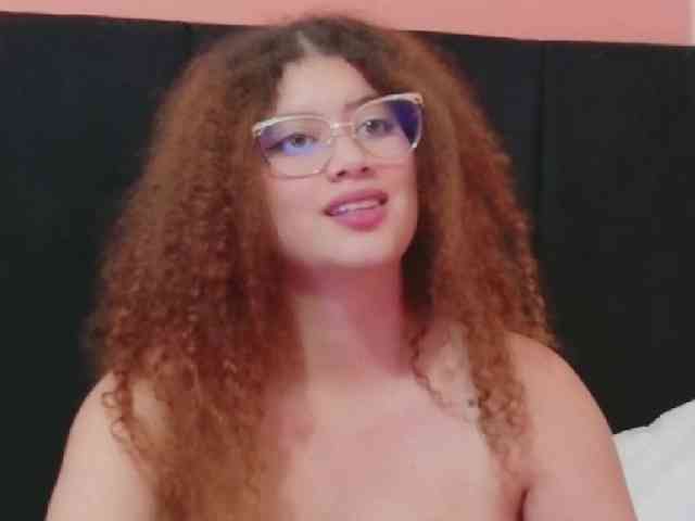 HoneyHips webcam