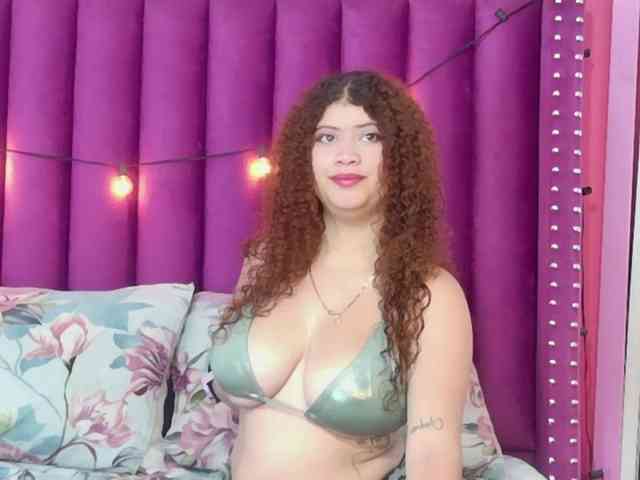 HoneyHips webcam