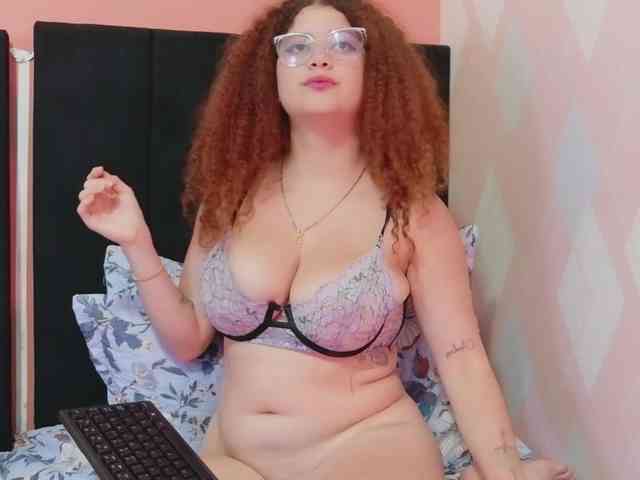 HoneyHips webcam