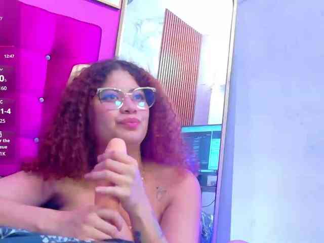 HoneyHips webcam