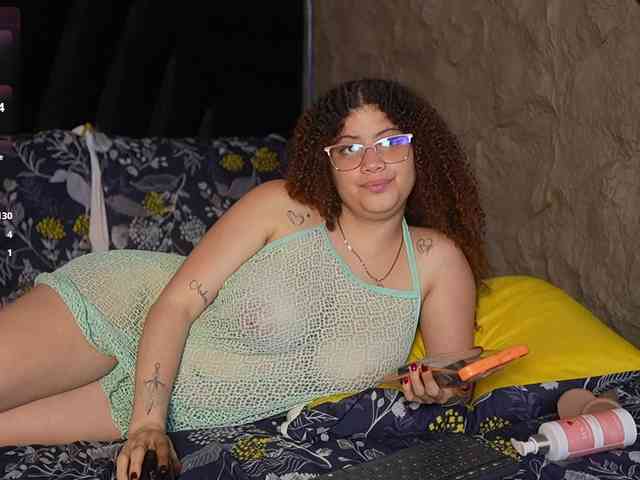 HoneyHips webcam