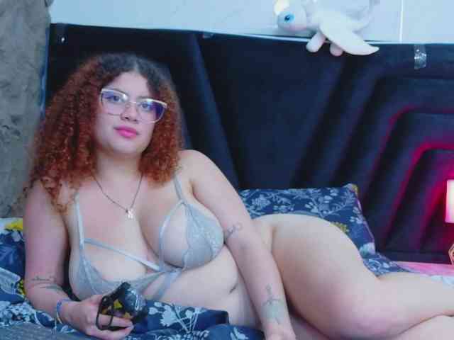 HoneyHips webcam