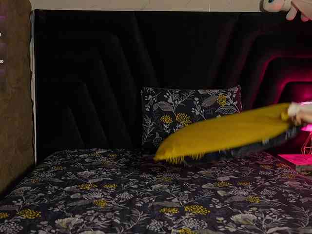 HoneyHips webcam