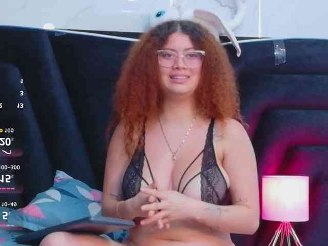 HoneyHips webcam