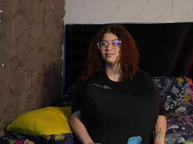 HoneyHips webcam