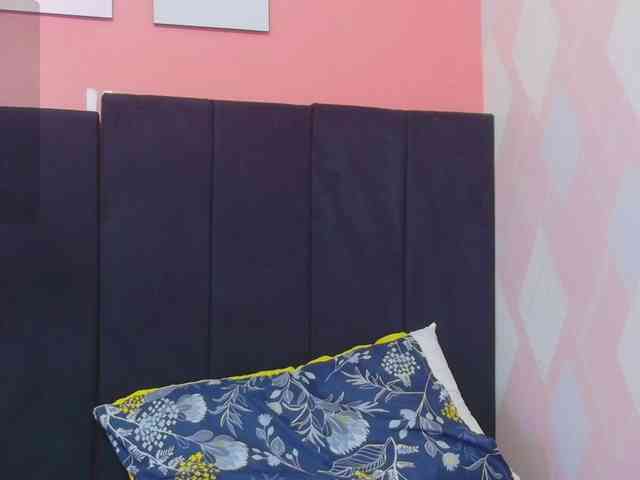 HoneyHips webcam