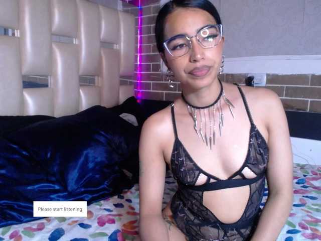 le modèle Miaa-ferrari1 est en webcam porno dans un show sur le site bongacams, il possède les tags suivants: Latino/Hispanic,Brunette,Trimmed