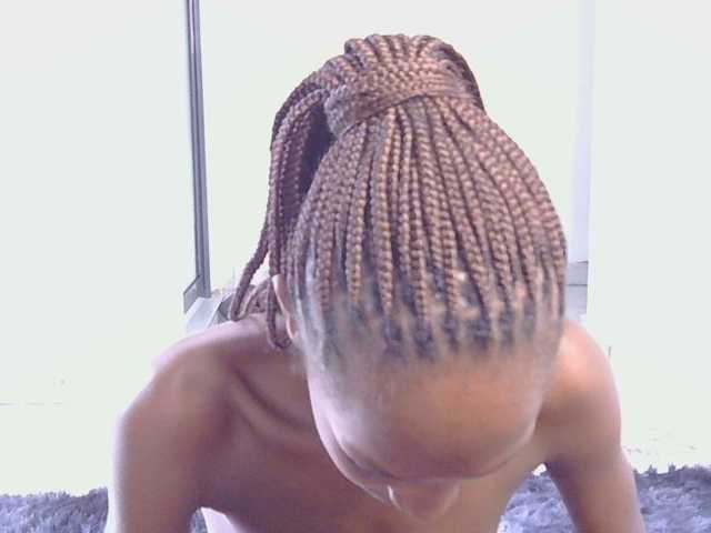 Lupita_L live cam on BongaCams
