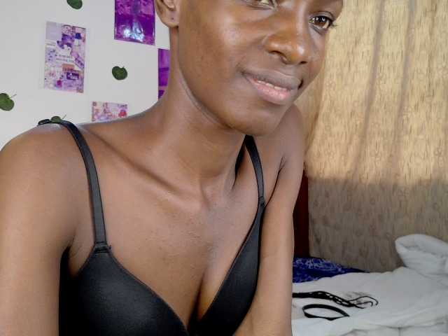 LupitaLyon live webcam show
