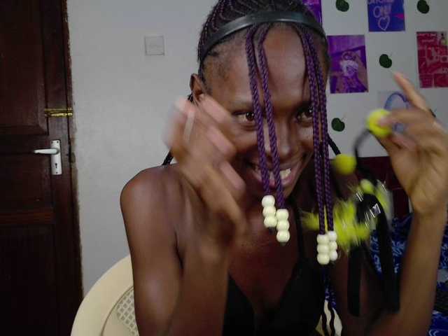 LupitaLion live webcam show