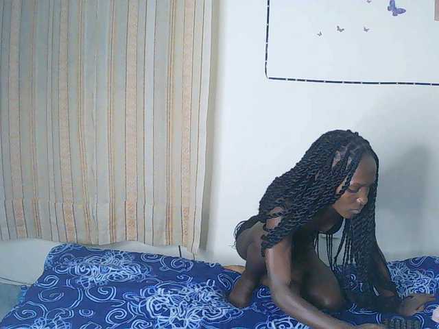 le modèle LupitaLyon est en webcam porno dans un show sur le site bongacams, il possède les tags suivants: Ebony,Brunette,Trimmed