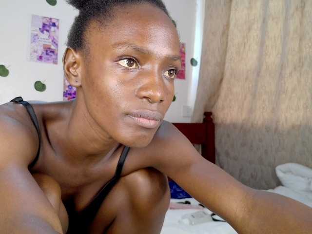 LupitaLyon live webcam show