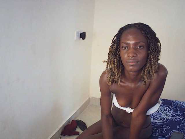LupitaLyon webcam