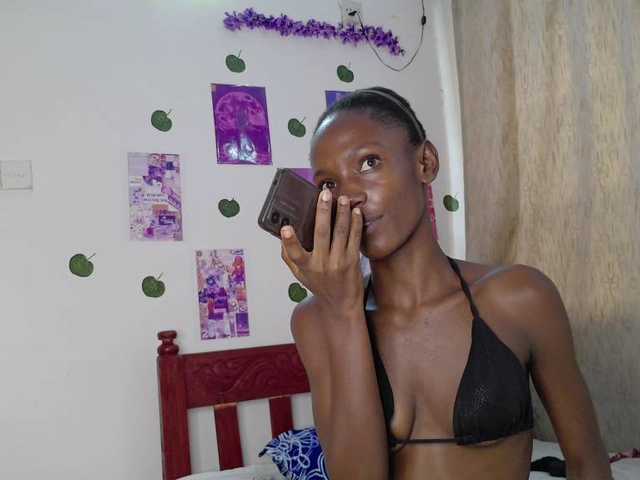 LupitaLyon live webcam show
