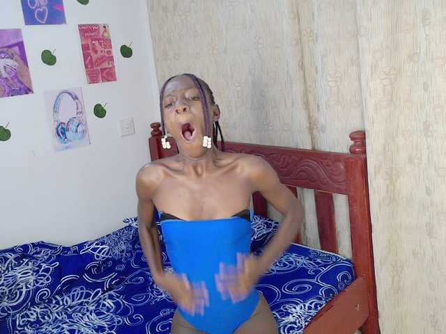LupitaLion live webcam show