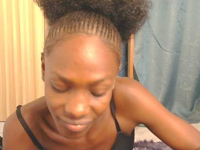 Lupita_L live cam preview