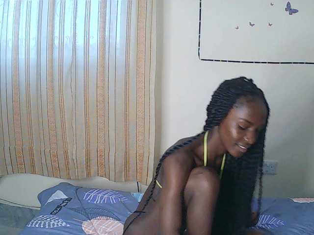 le modèle LupitaLyon est en webcam porno dans un show sur le site bongacams, il possède les tags suivants: Ebony,Brunette,Trimmed