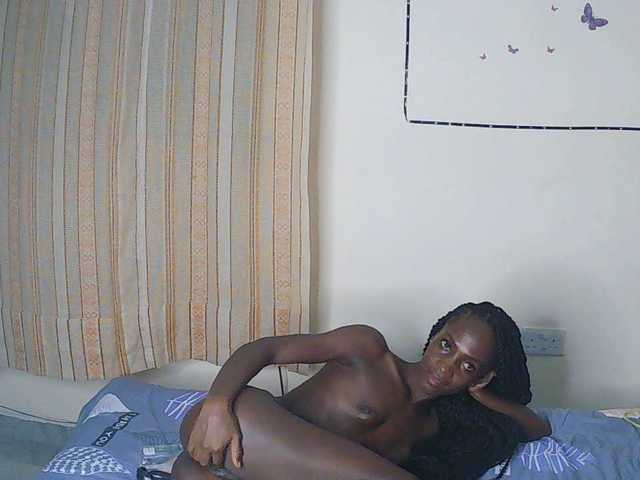 le modèle LupitaLyon est en webcam porno dans un show sur le site bongacams, il possède les tags suivants: Ebony,Brunette,Trimmed
