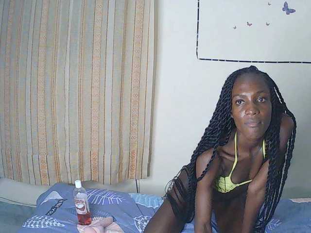 le modèle LupitaLyon est en webcam porno dans un show sur le site bongacams, il possède les tags suivants: Ebony,Brunette,Trimmed
