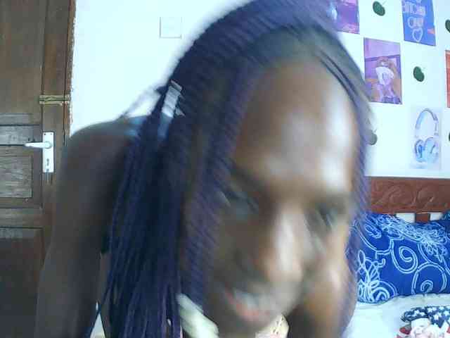 LupitaLyon webcam