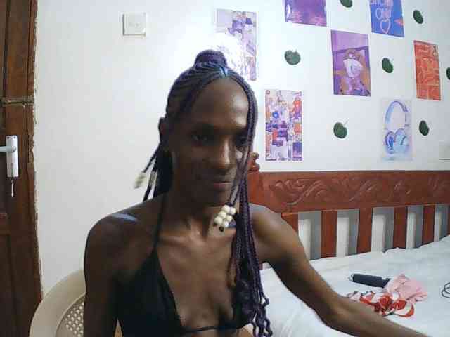 LupitaLyon webcam