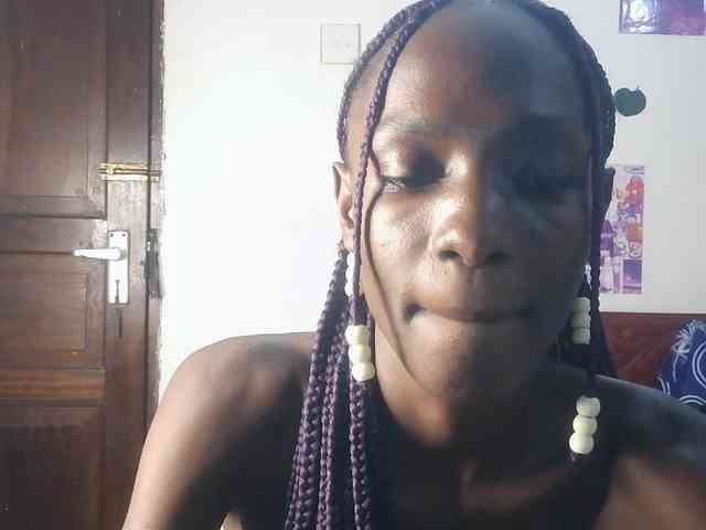 LupitaLyon webcam
