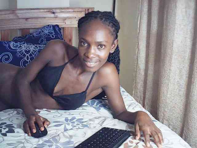 LupitaLyon webcam