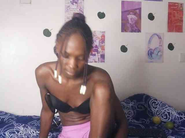 LupitaLyon webcam