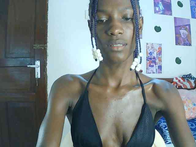LupitaLyon webcam