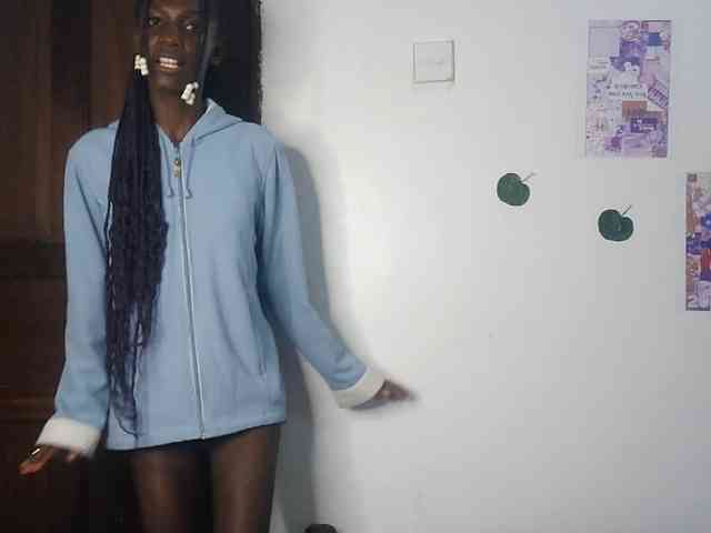 LupitaLyon webcam