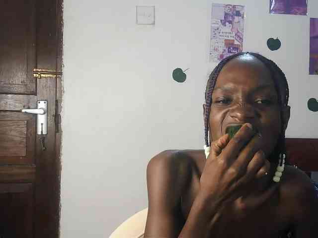 LupitaLyon webcam