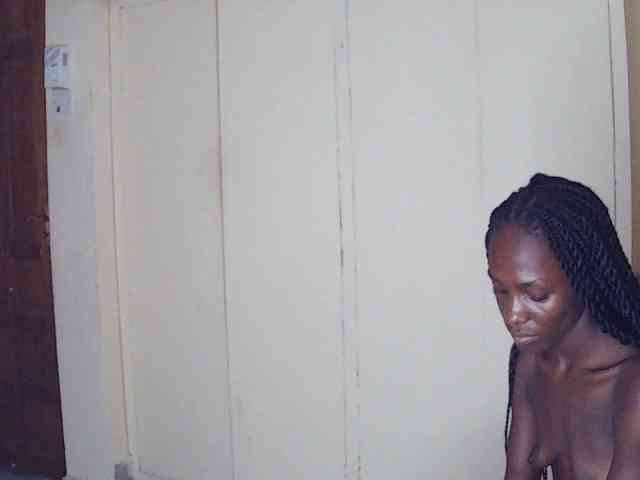 LupitaLyon webcam