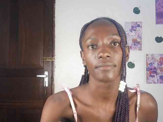 LupitaLyon webcam