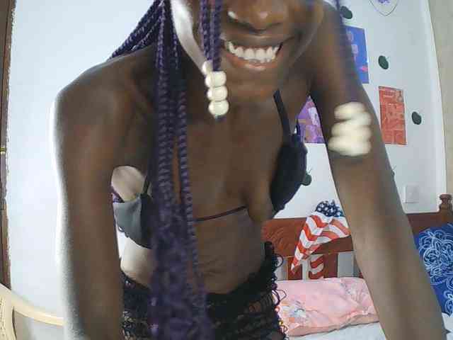 LupitaLyon webcam