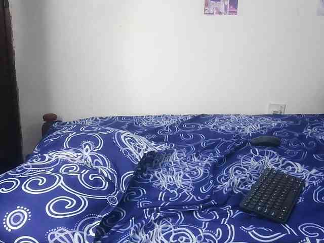 LupitaLyon webcam