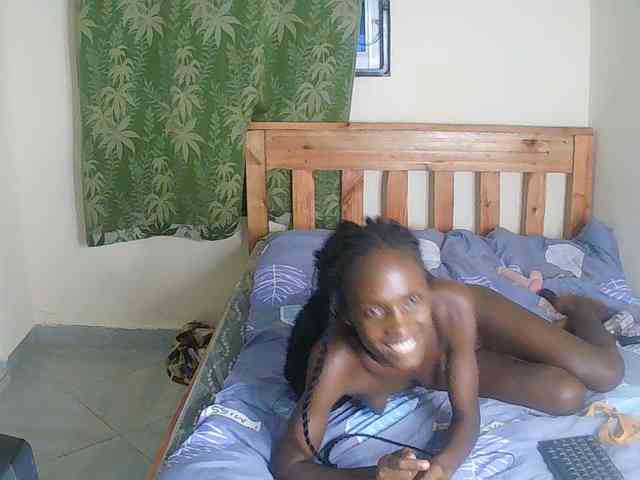 LupitaLyon webcam