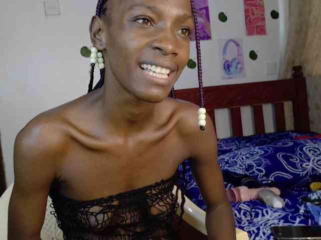 LupitaLyon webcam