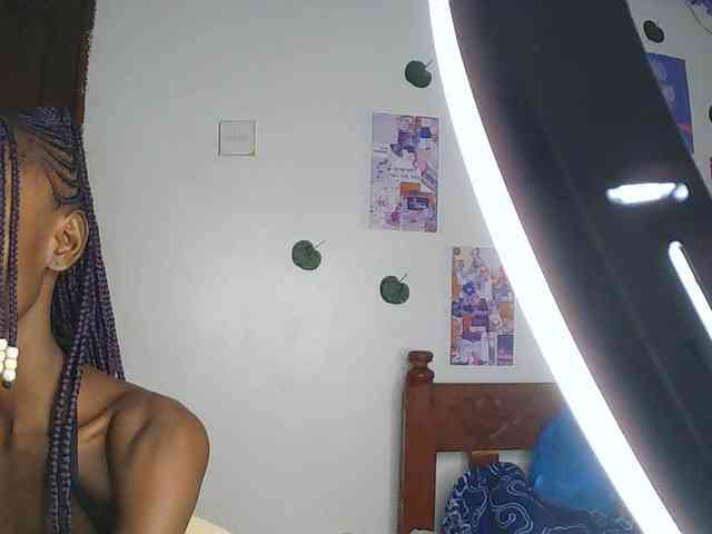 LupitaLyon webcam