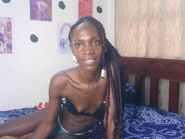 LupitaLyon webcam