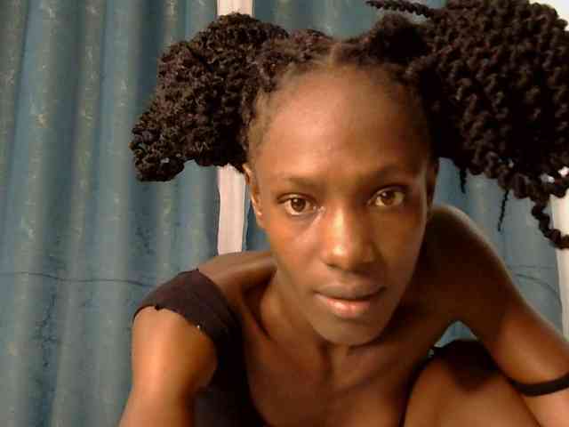 LupitaLyon webcam