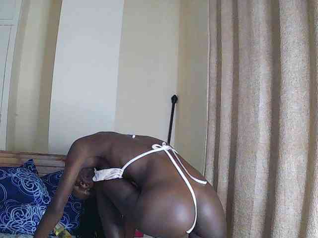 LupitaLyon webcam