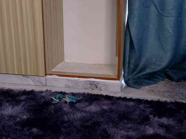 LupitaLyon webcam