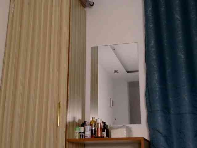 LupitaLyon webcam