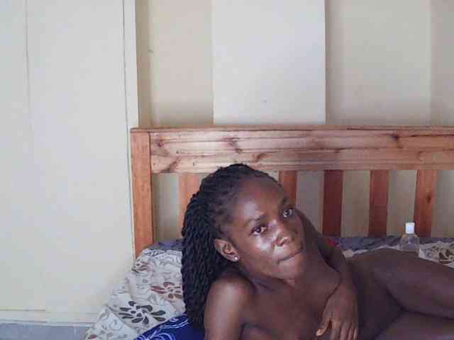 LupitaLyon webcam