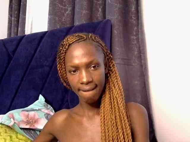LupitaLyon webcam