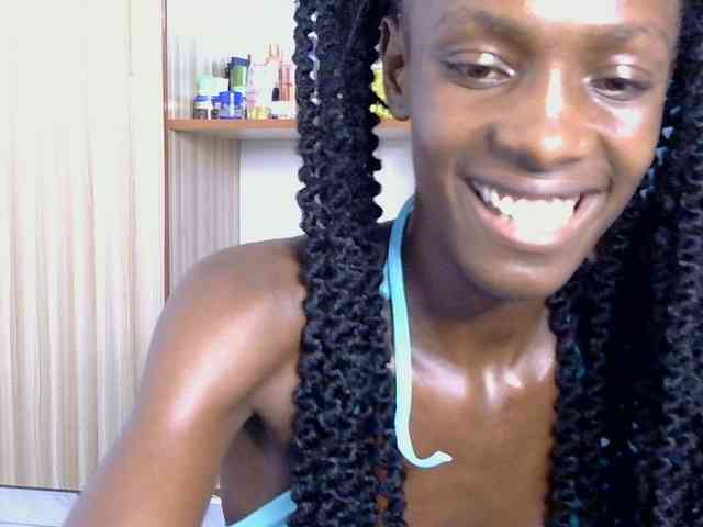 LupitaLyon webcam