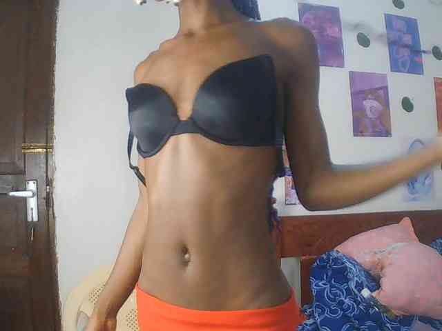 LupitaLyon webcam
