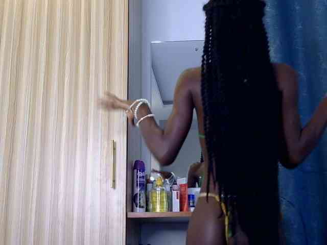 LupitaLyon webcam