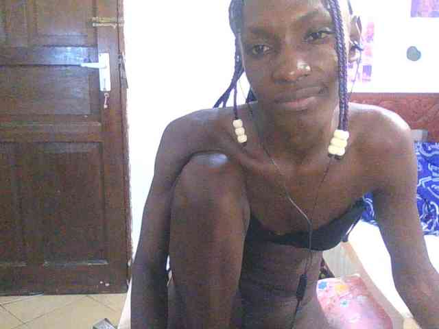 LupitaLyon webcam